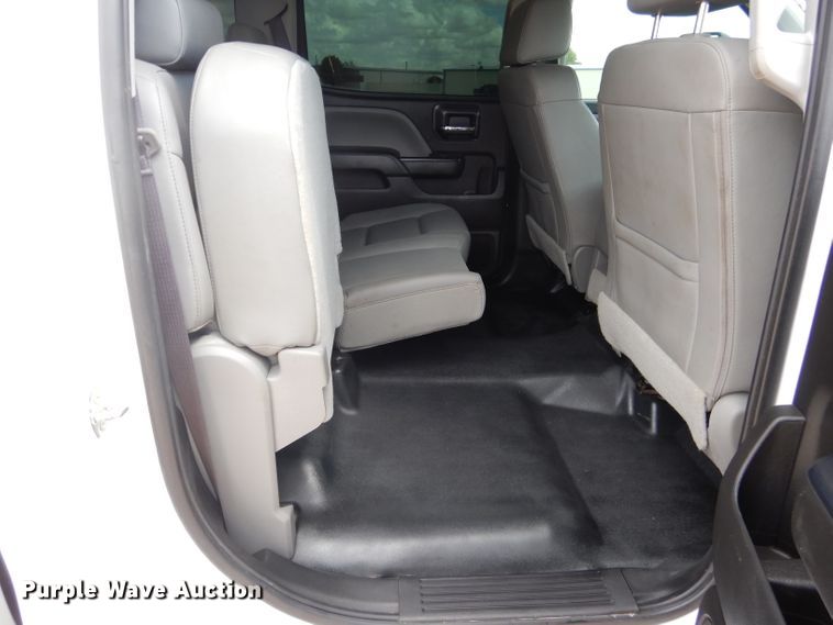 image for item HC9034 2017 Chevrolet Silverado 3500HD  Crew Cab pickup truck