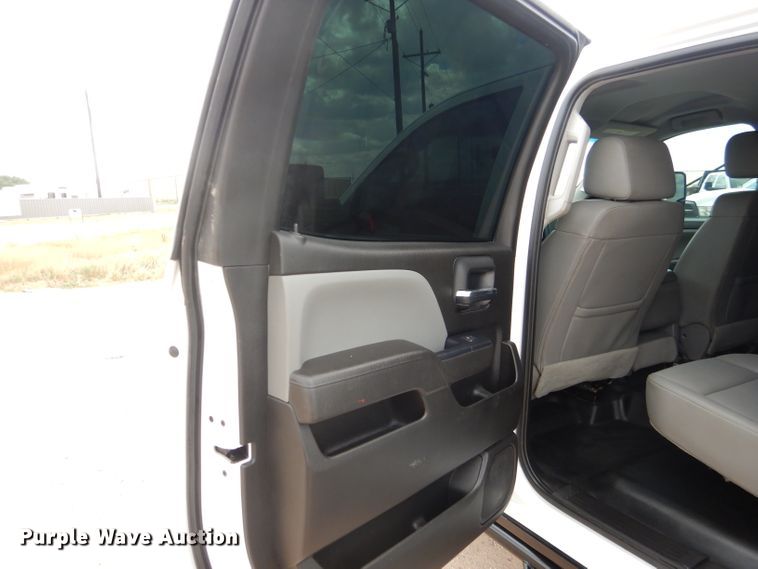 image for item HC9034 2017 Chevrolet Silverado 3500HD  Crew Cab pickup truck