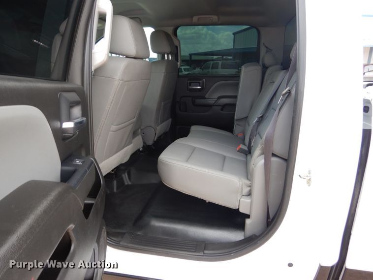 image for item HC9034 2017 Chevrolet Silverado 3500HD  Crew Cab pickup truck