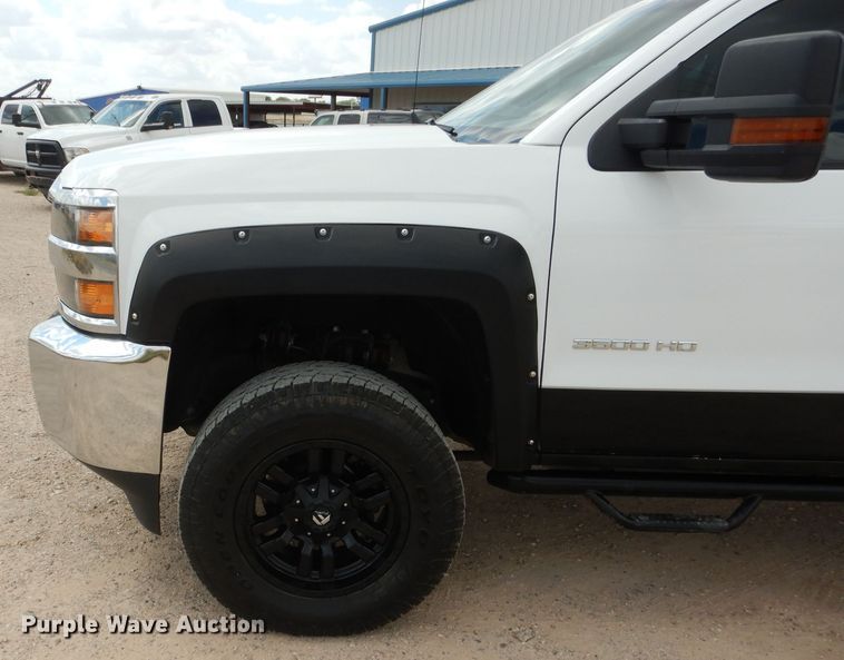 image for item HC9034 2017 Chevrolet Silverado 3500HD  Crew Cab pickup truck