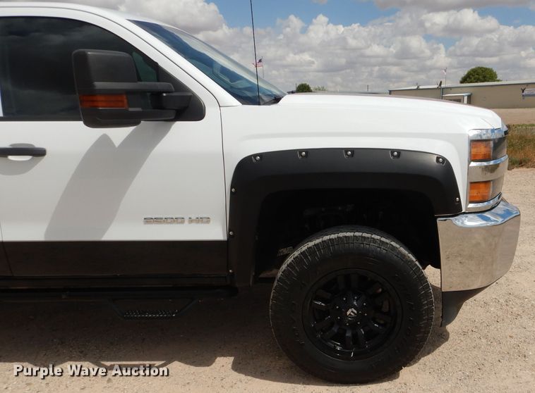 image for item HC9034 2017 Chevrolet Silverado 3500HD  Crew Cab pickup truck