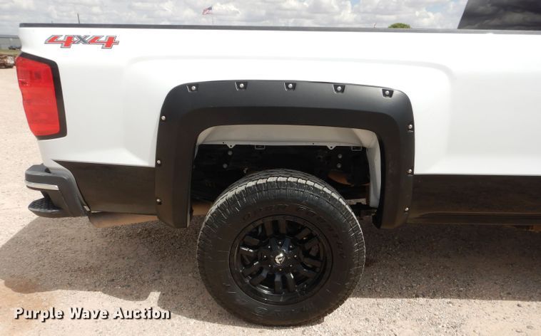 image for item HC9034 2017 Chevrolet Silverado 3500HD  Crew Cab pickup truck