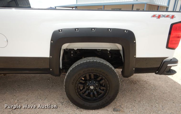 image for item HC9034 2017 Chevrolet Silverado 3500HD  Crew Cab pickup truck