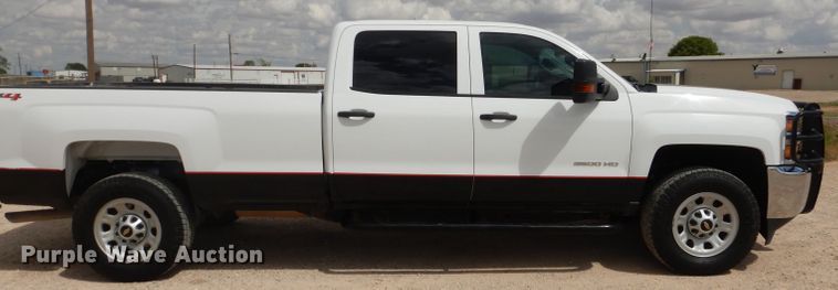 image for item HC9035 2018 Chevrolet Silverado 3500HD  Crew Cab pickup truck