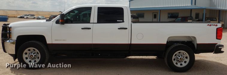 image for item HC9035 2018 Chevrolet Silverado 3500HD  Crew Cab pickup truck