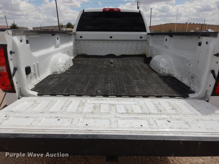 image for item HC9035 2018 Chevrolet Silverado 3500HD  Crew Cab pickup truck