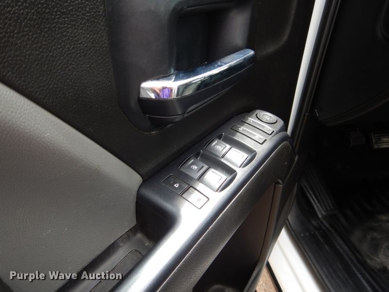 image for item HC9035 2018 Chevrolet Silverado 3500HD  Crew Cab pickup truck