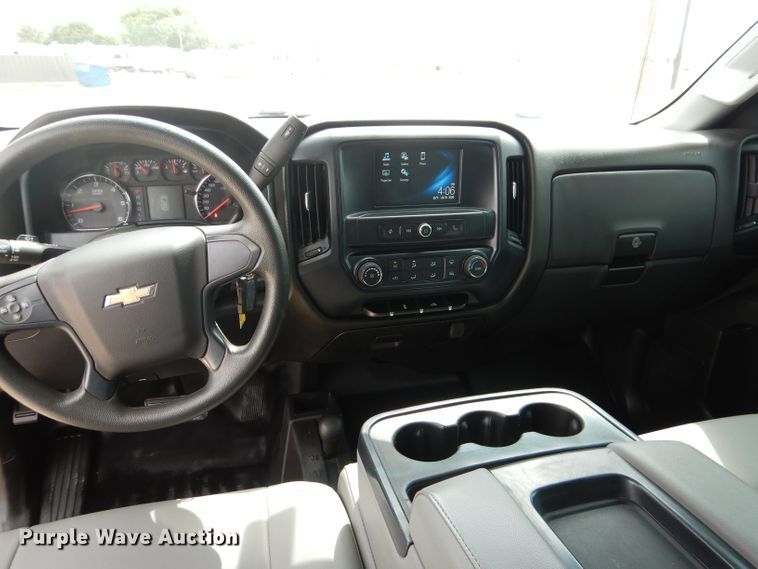 image for item HC9035 2018 Chevrolet Silverado 3500HD  Crew Cab pickup truck