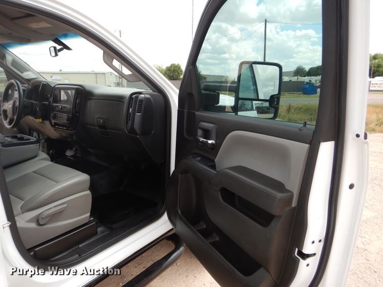 image for item HC9035 2018 Chevrolet Silverado 3500HD  Crew Cab pickup truck