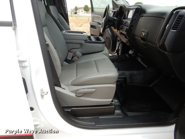 image for item HC9035 2018 Chevrolet Silverado 3500HD  Crew Cab pickup truck