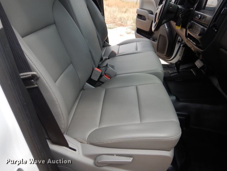 image for item HC9035 2018 Chevrolet Silverado 3500HD  Crew Cab pickup truck