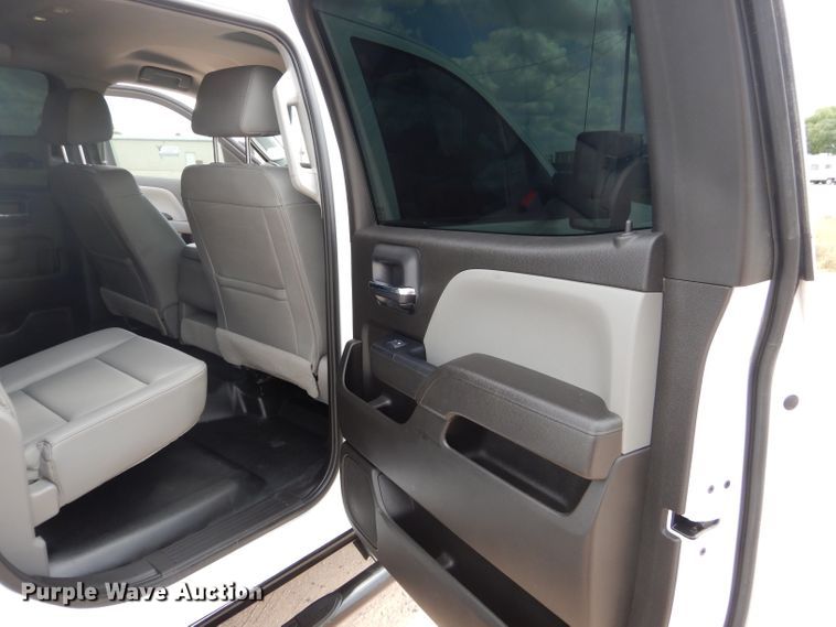 image for item HC9035 2018 Chevrolet Silverado 3500HD  Crew Cab pickup truck