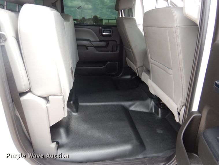 image for item HC9035 2018 Chevrolet Silverado 3500HD  Crew Cab pickup truck