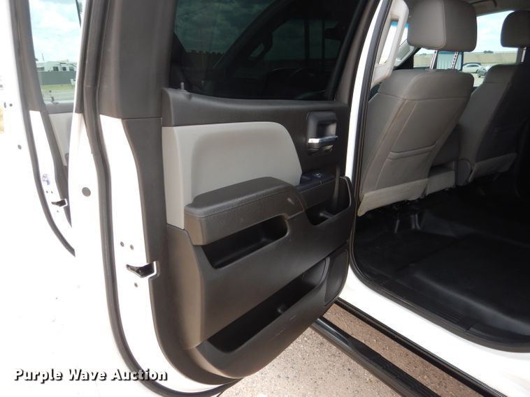 image for item HC9035 2018 Chevrolet Silverado 3500HD  Crew Cab pickup truck