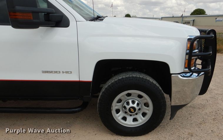 image for item HC9035 2018 Chevrolet Silverado 3500HD  Crew Cab pickup truck