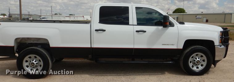image for item HC9036 2018 Chevrolet Silverado 3500HD  Crew Cab pickup truck