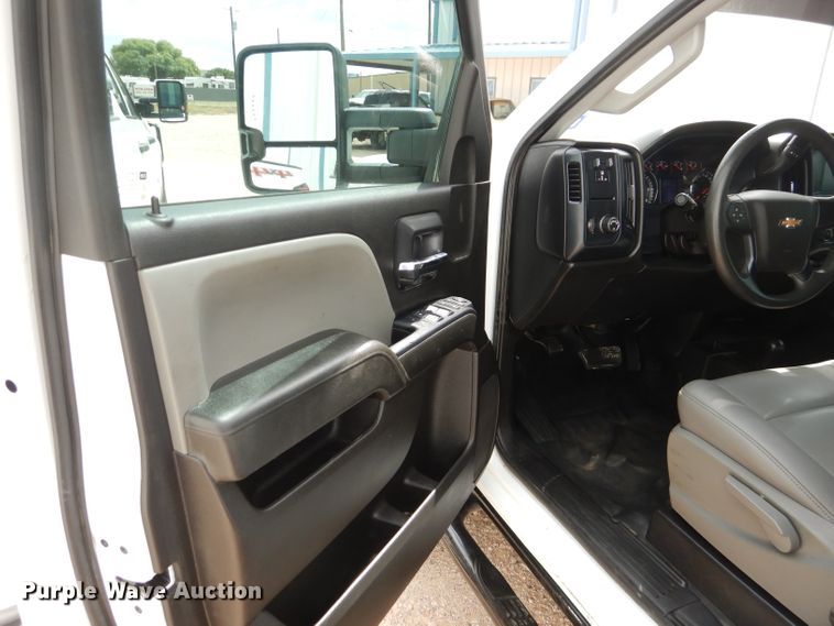 image for item HC9036 2018 Chevrolet Silverado 3500HD  Crew Cab pickup truck