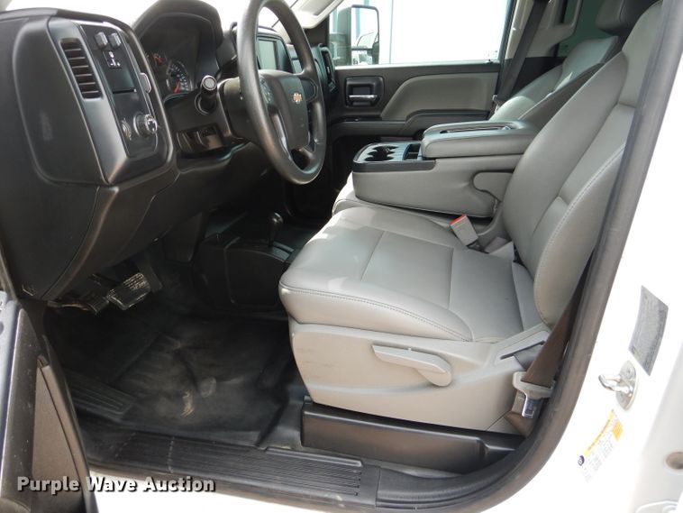 image for item HC9036 2018 Chevrolet Silverado 3500HD  Crew Cab pickup truck