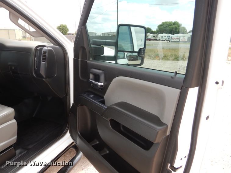 image for item HC9036 2018 Chevrolet Silverado 3500HD  Crew Cab pickup truck