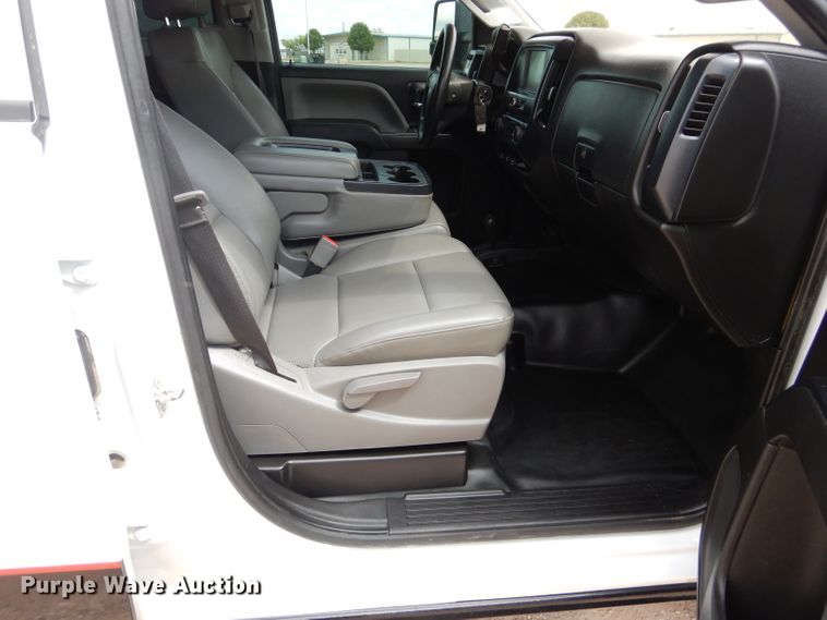 image for item HC9036 2018 Chevrolet Silverado 3500HD  Crew Cab pickup truck