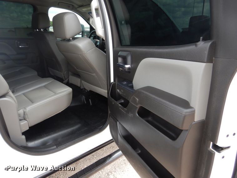 image for item HC9036 2018 Chevrolet Silverado 3500HD  Crew Cab pickup truck