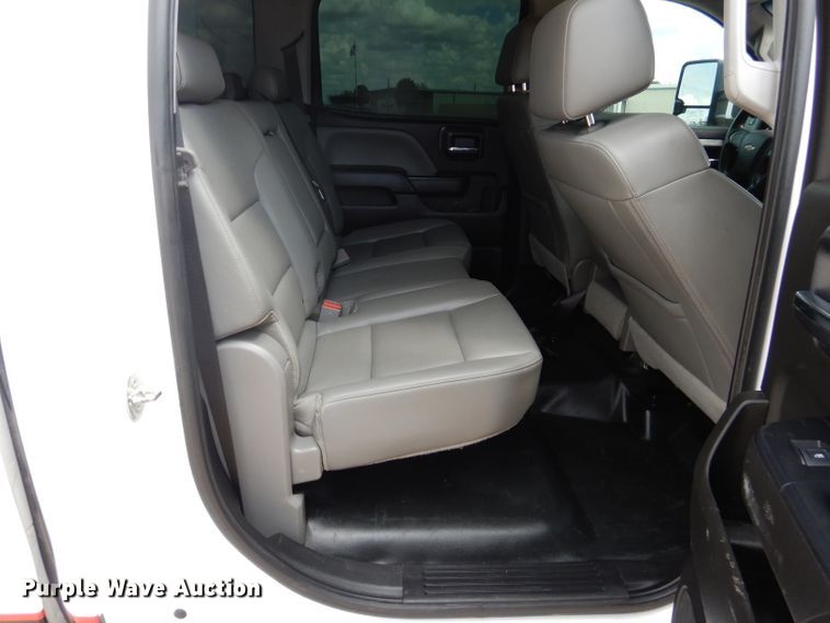 image for item HC9036 2018 Chevrolet Silverado 3500HD  Crew Cab pickup truck