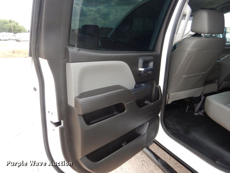 image for item HC9036 2018 Chevrolet Silverado 3500HD  Crew Cab pickup truck