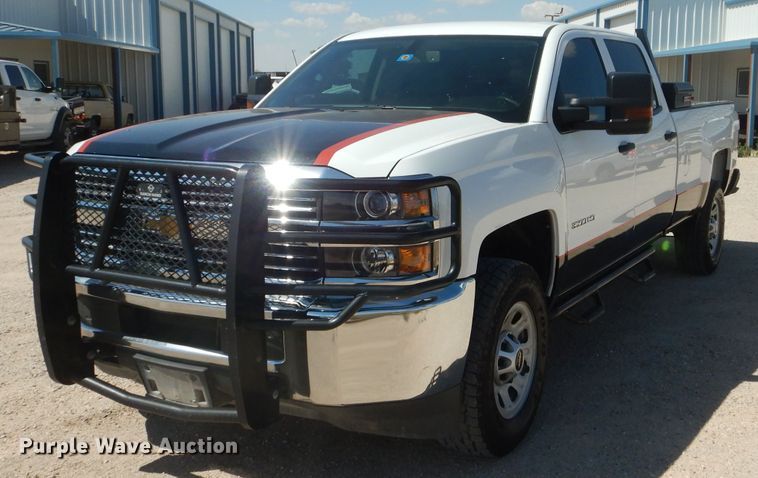 image for item HC9037 2017 Chevrolet Silverado 3500HD  Crew Cab pickup truck