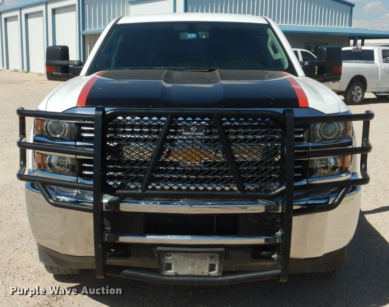 image for item HC9037 2017 Chevrolet Silverado 3500HD  Crew Cab pickup truck