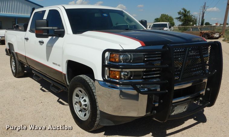 image for item HC9037 2017 Chevrolet Silverado 3500HD  Crew Cab pickup truck