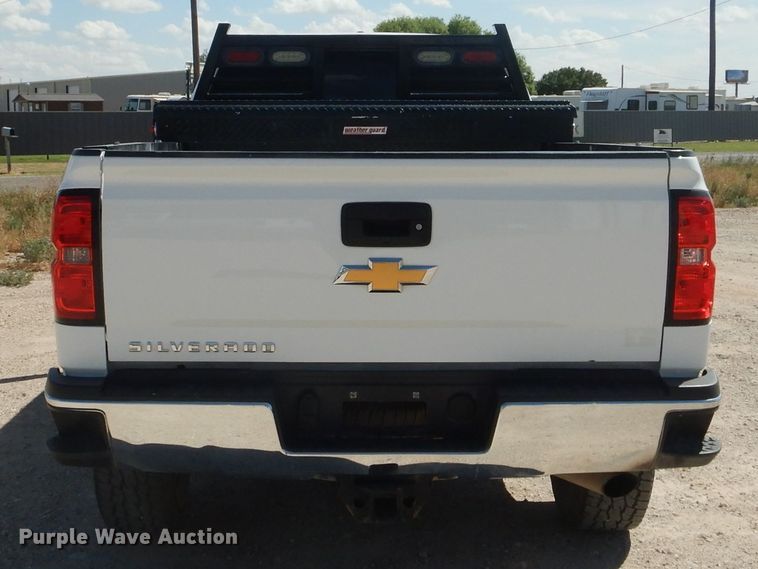 image for item HC9037 2017 Chevrolet Silverado 3500HD  Crew Cab pickup truck