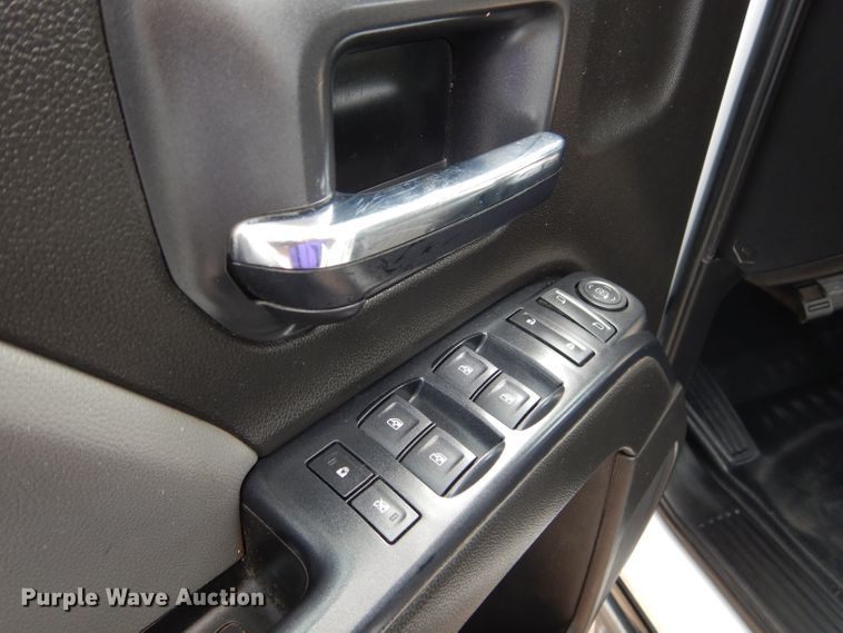 image for item HC9037 2017 Chevrolet Silverado 3500HD  Crew Cab pickup truck