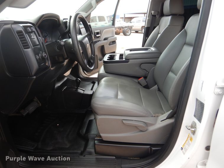 image for item HC9037 2017 Chevrolet Silverado 3500HD  Crew Cab pickup truck