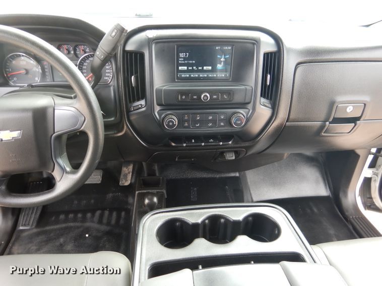 image for item HC9037 2017 Chevrolet Silverado 3500HD  Crew Cab pickup truck