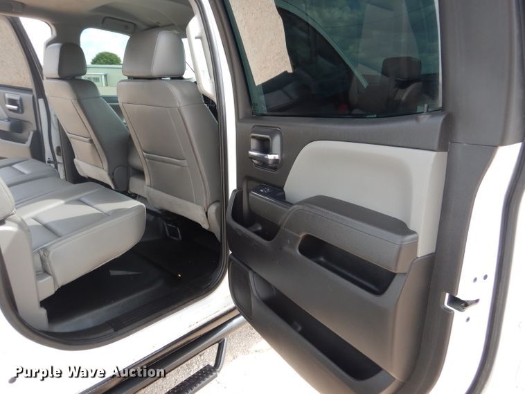 image for item HC9037 2017 Chevrolet Silverado 3500HD  Crew Cab pickup truck