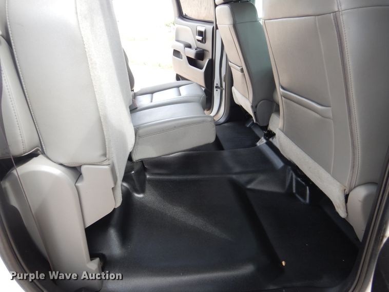 image for item HC9037 2017 Chevrolet Silverado 3500HD  Crew Cab pickup truck