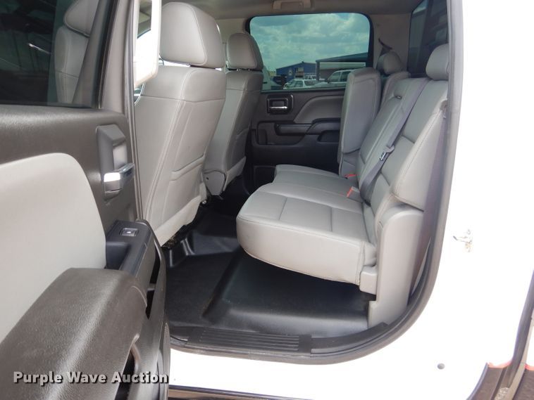 image for item HC9037 2017 Chevrolet Silverado 3500HD  Crew Cab pickup truck