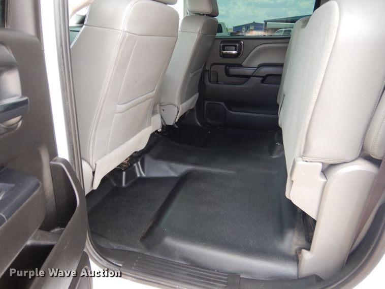 image for item HC9037 2017 Chevrolet Silverado 3500HD  Crew Cab pickup truck