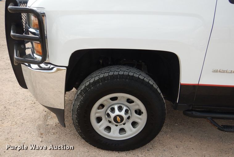 image for item HC9037 2017 Chevrolet Silverado 3500HD  Crew Cab pickup truck