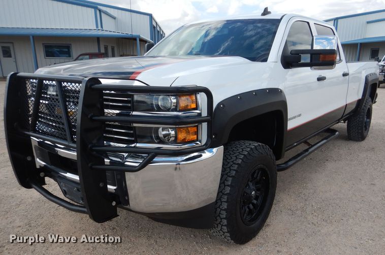 image for item HC9038 2018 Chevrolet Silverado 3500HD  Crew Cab pickup truck