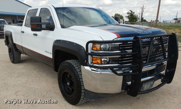 image for item HC9038 2018 Chevrolet Silverado 3500HD  Crew Cab pickup truck