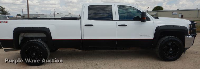 image for item HC9038 2018 Chevrolet Silverado 3500HD  Crew Cab pickup truck