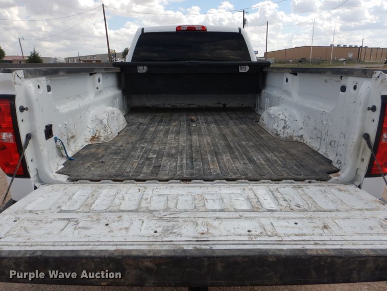 image for item HC9038 2018 Chevrolet Silverado 3500HD  Crew Cab pickup truck