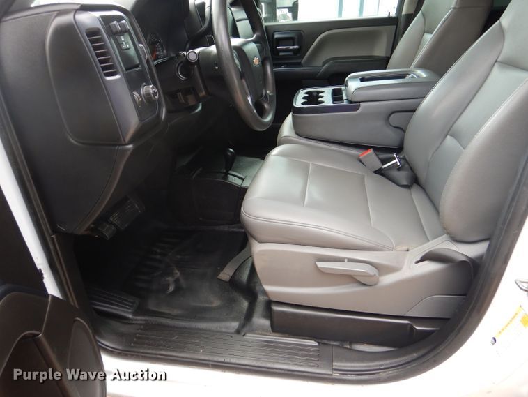 image for item HC9038 2018 Chevrolet Silverado 3500HD  Crew Cab pickup truck