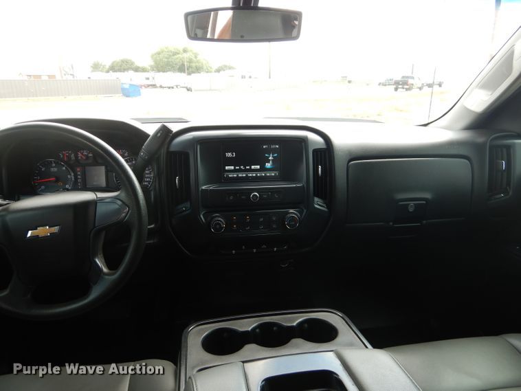 image for item HC9038 2018 Chevrolet Silverado 3500HD  Crew Cab pickup truck