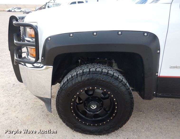 image for item HC9038 2018 Chevrolet Silverado 3500HD  Crew Cab pickup truck