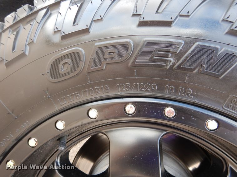 image for item HC9038 2018 Chevrolet Silverado 3500HD  Crew Cab pickup truck