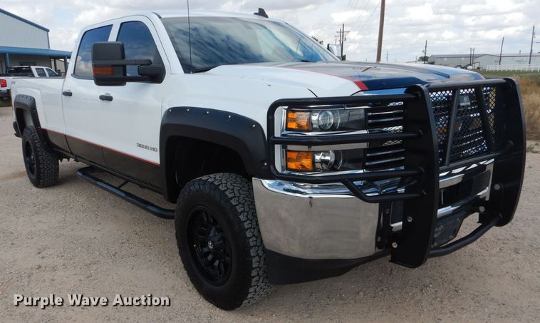 image for item HC9039 2018 Chevrolet Silverado 3500HD  Crew Cab pickup truck