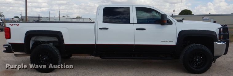 image for item HC9039 2018 Chevrolet Silverado 3500HD  Crew Cab pickup truck