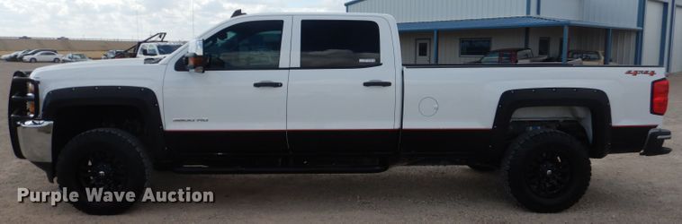 image for item HC9039 2018 Chevrolet Silverado 3500HD  Crew Cab pickup truck